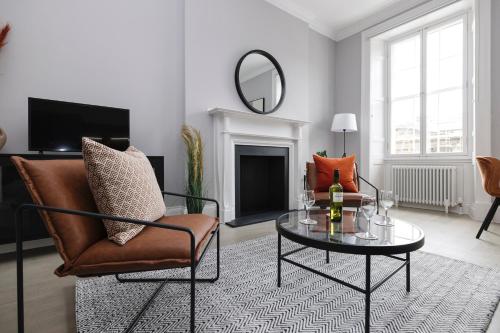 Luxurious Apartment on Notable George Street - image 12