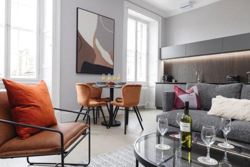 Luxurious Apartment on Notable George Street - image 10