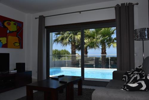 สระว่ายน้ำ, Exclusieve Villa met zeezicht en privézwembad in Atalaia (Exclusieve Villa met zeezicht en privezwembad in Atalaia) in ปรายา ดา อเรย์อา บรังกา
