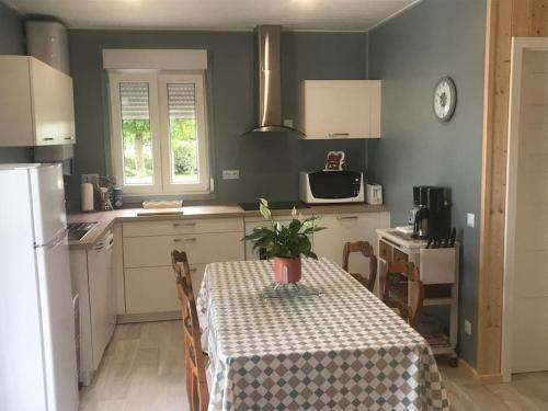 Gîte chalet-piscine "Belle-Etoile" Touraine Anjou (Gite chalet-piscine "Belle-Etoile" Touraine Anjou) in กู๊ร์แซลล์ ออง ตูแรน