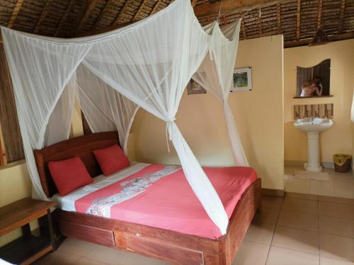 Onja Surf Camp in Mahambo
