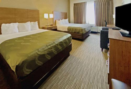 Quality Suites University - image 6