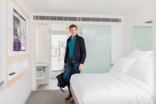 YOTEL Edinburgh - image 2