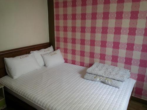 Egg Motel – Pusan, IL