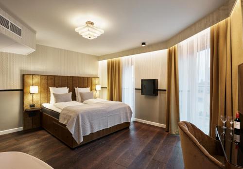 WIDE Hotel - image 11
