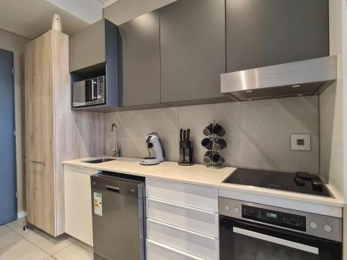 Lovely Menlyn Maine Trilogy studio - 9th floor