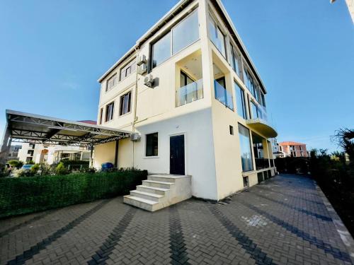 Delmar Residence