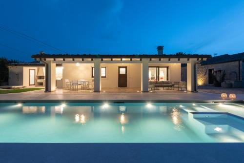  Villa Angelina - IsulaTravel, Unterkunft in Contrada Bosco