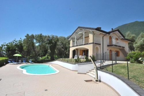 3 bedrooms, 5 beds