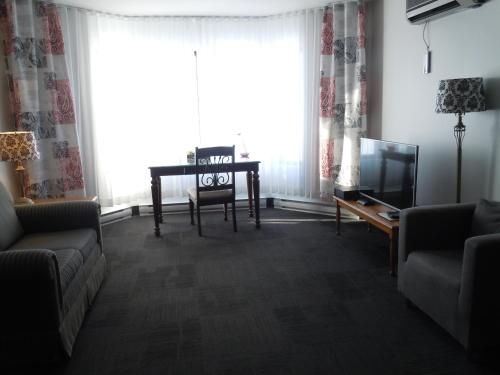 Queen Suite with Two Queen Beds and Lake View
