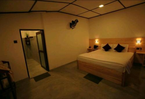 Deluxe Double Room image 2