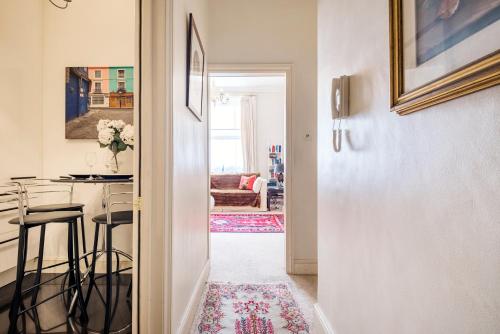 Classy and spacious one bedroom flat in amazing location, London (photo 9)