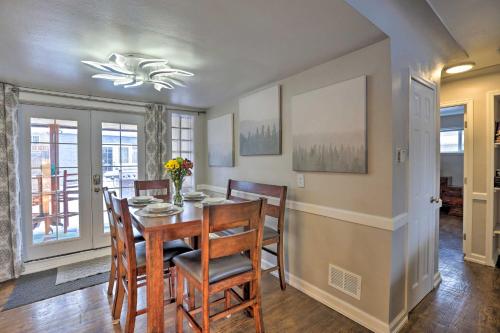 Location! Outdoor Living Hot Tub Walkable Denver in Sloan's Lake