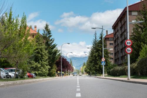 Apartamento en Sabiñánigo con amplia y soleada terraza