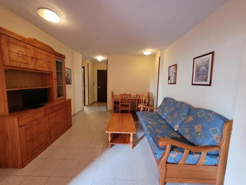 2 twin beds, 1 sofa bed