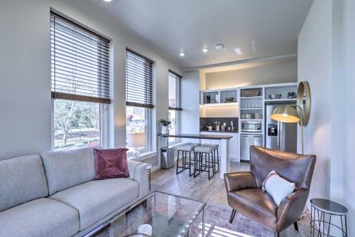 Sleek, Newly Updated Downtown San Marcos Apt! in San Marcos, USA