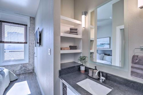 Sleek, Newly Updated Downtown San Marcos Apt!