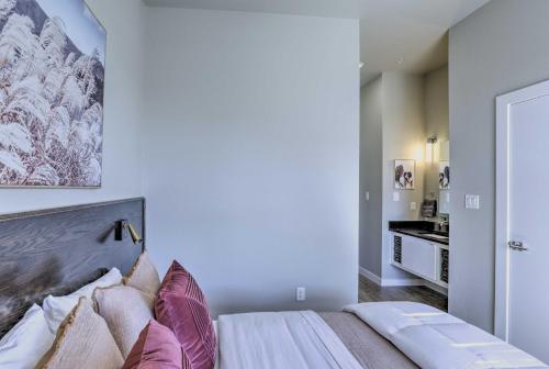 Sleek, Newly Updated Downtown San Marcos Apt!