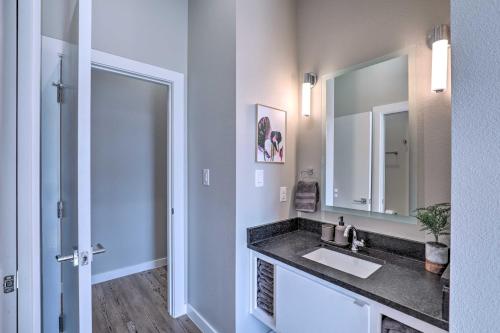 Sleek, Newly Updated Downtown San Marcos Apt!