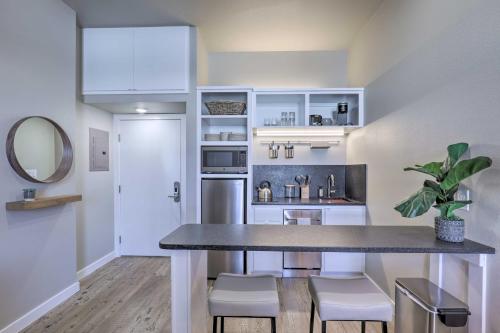 Centrally Located San Marcos Unit with Parking! in San Marcos, USA