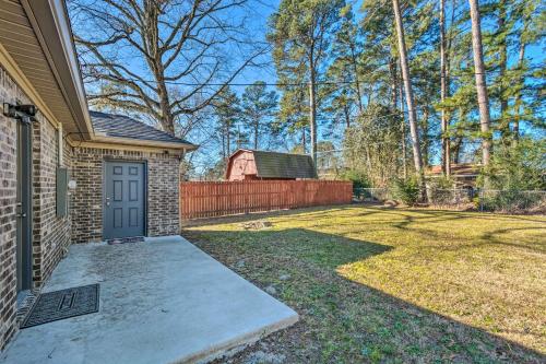 Family Home about 5 Mi to Downtown Little Rock!