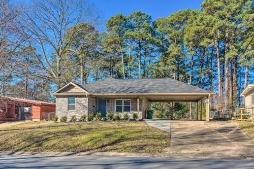 Family Home about 5 Mi to Downtown Little Rock!