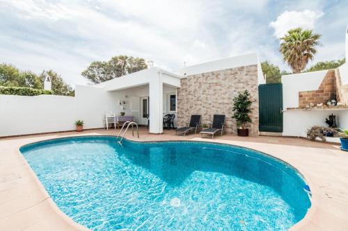 Bonito chalet con piscina privada cerca de la playa gîte à louer Urbanització Tamarinda