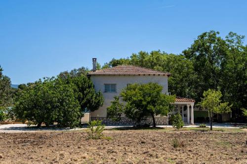 Villa Viñedo - Agradable Villa Rústica con Jardín