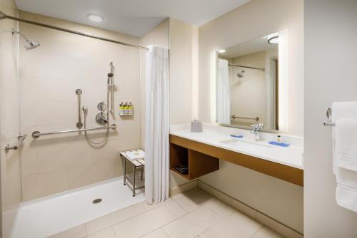 Holiday Inn Express & Suites Oakhurst-Yosemite Park Area, an IHG Hotel