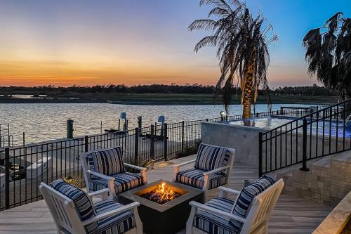 Waterfront Paradise, Private Pool & Dock, Poolside TV & Multi-TV Game Room, Rockport