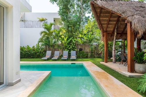 Three-Bedroom Villa 3 image 8