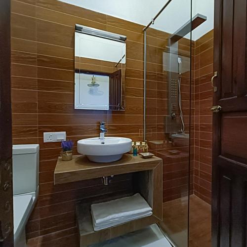 Deluxe Double Room with Balcony image 10