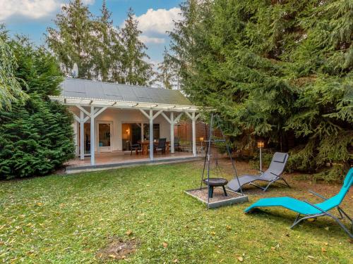 Ferienhaus mit Terrasse und Kaminofen in Parchim