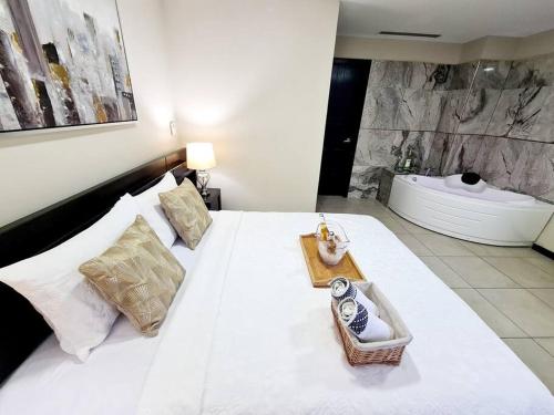 EcuSuites - Emporium con Jacuzzi vista al Rio