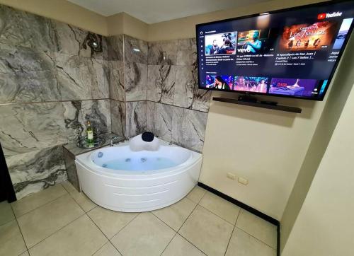 Ecusuites Room Emporium con Jacuzzi privado - image 5