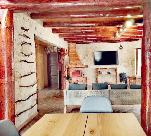 Restorāns, CASUTA CU SINDRILA in Valea Hotaruluja