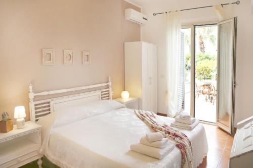 Standard Triple Room with Sea View