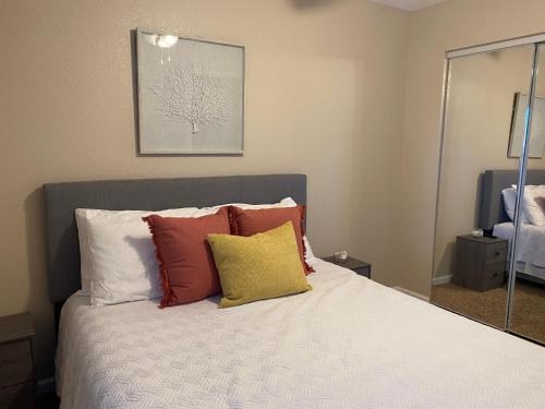 Sleeps 6 Home - 8 Minutes Away From Pensacola Beach