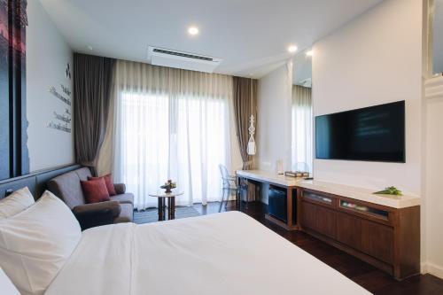 room detail thumbnail 1