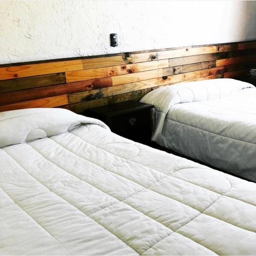 1 double bed, 1 twin bed