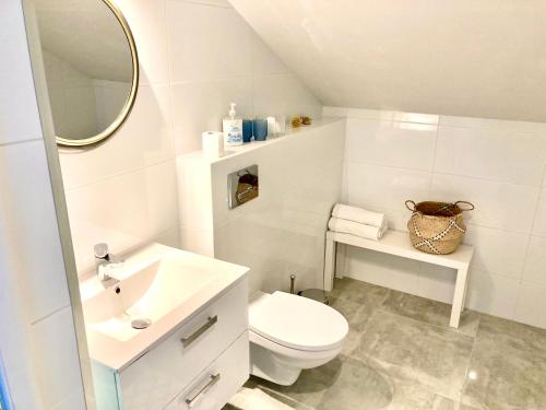 Apartament z Jaskółką piętro- duży 90 m2 plus taras (Apartament z Jaskolka pietro- duzy 90 m2 plus taras) in Smoldzino
