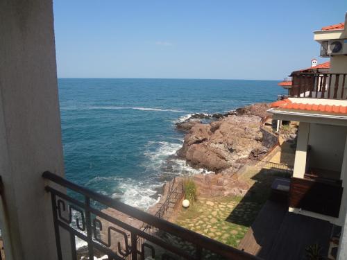 Two-Bedroom Apartment with Terrace and Sea View room in Sozopol Apartment with Sea View