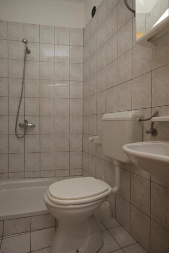 Apartments and rooms with parking space Metajna Pag - 4120 - image 5