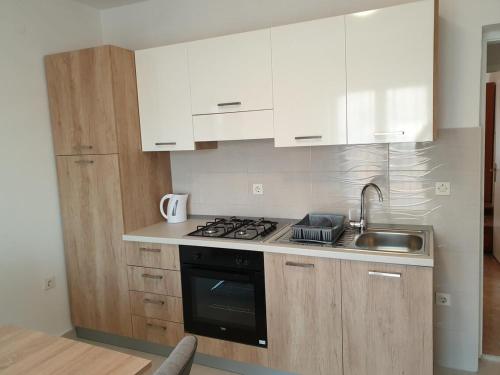 Apartments and rooms with parking space Metajna Pag - 4120 - image 2