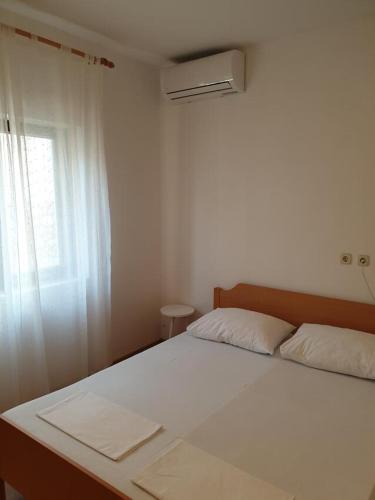 Apartments and rooms with parking space Metajna, Pag - 4120