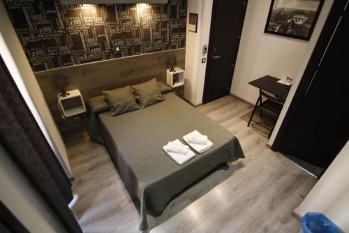 Hostal MH Fuencarral - Tap to explore photos