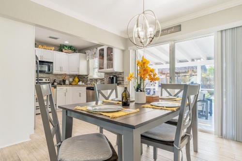 Tiki-home Elite Staycation in Fort Lauderdale, USA