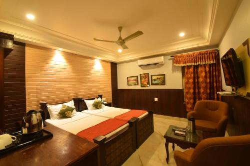 Superior Double Room image 7