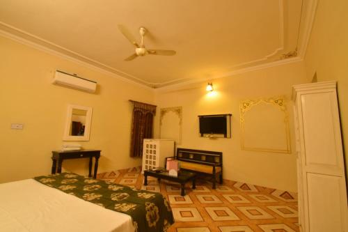 Deluxe Room image 7