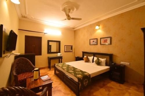 Deluxe Room image 2